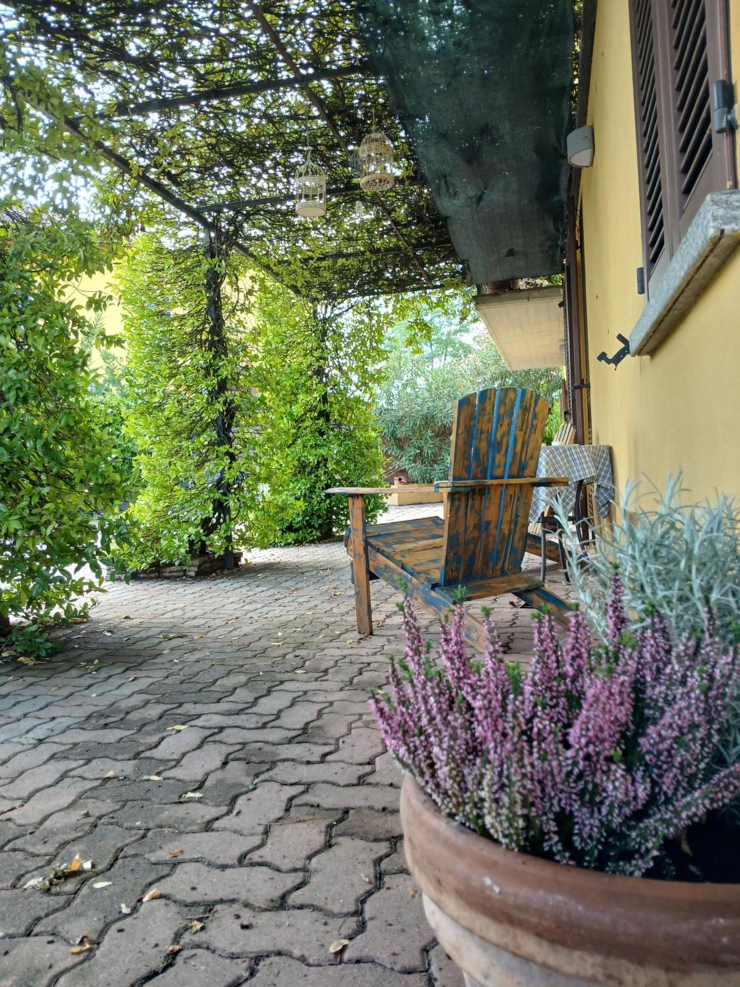 Casa Vacanza Il Colle Del Vento Calosso Exterior photo